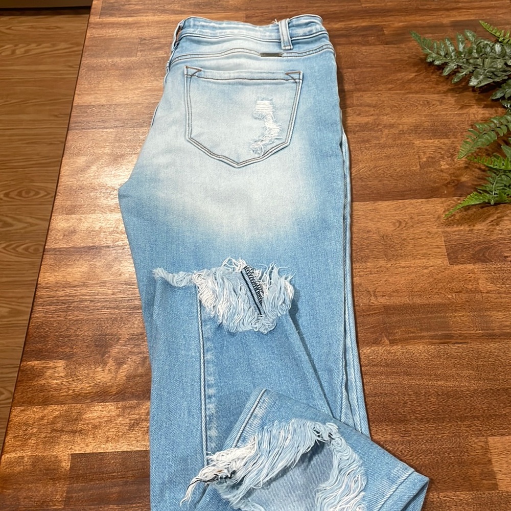 Kan Can distressed skinny’s